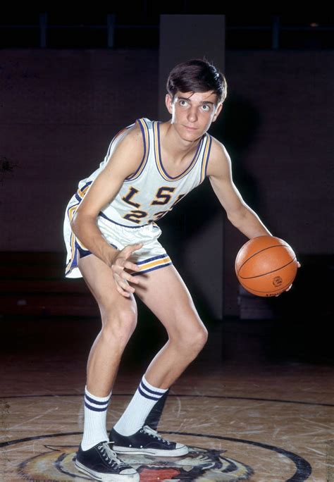 how many seasons did pete maravich play in college|pete maravich points in college.